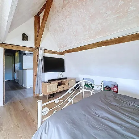 Charming Terrace And Parking Apartment