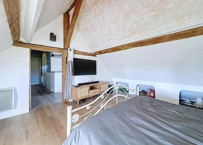 Charming Terrace And Parking Apartment